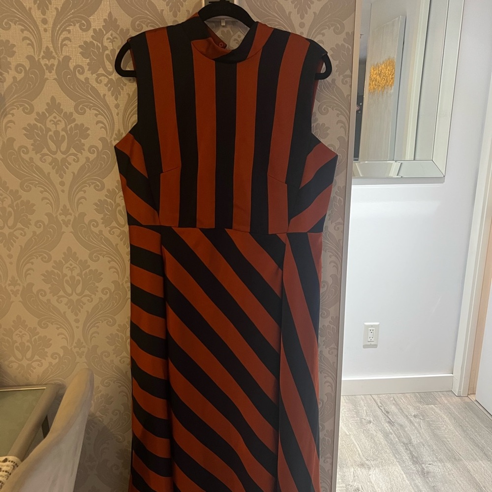 Stunning  silk Hugo Boss dress.